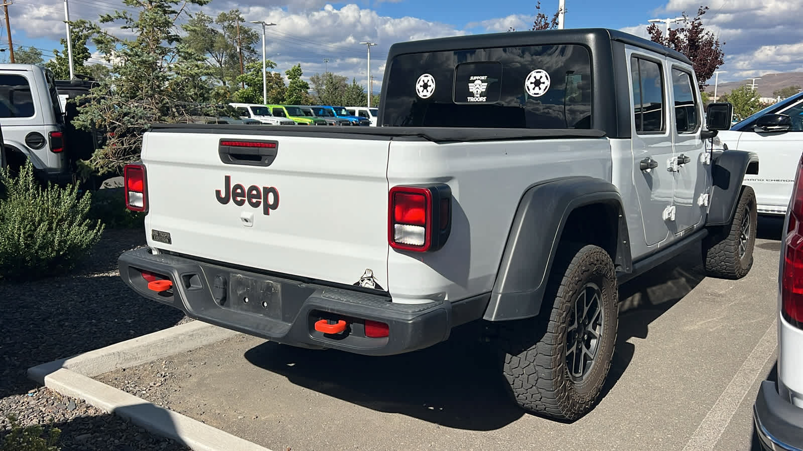 Thumbnail: 2023 Jeep Gladiator - 5