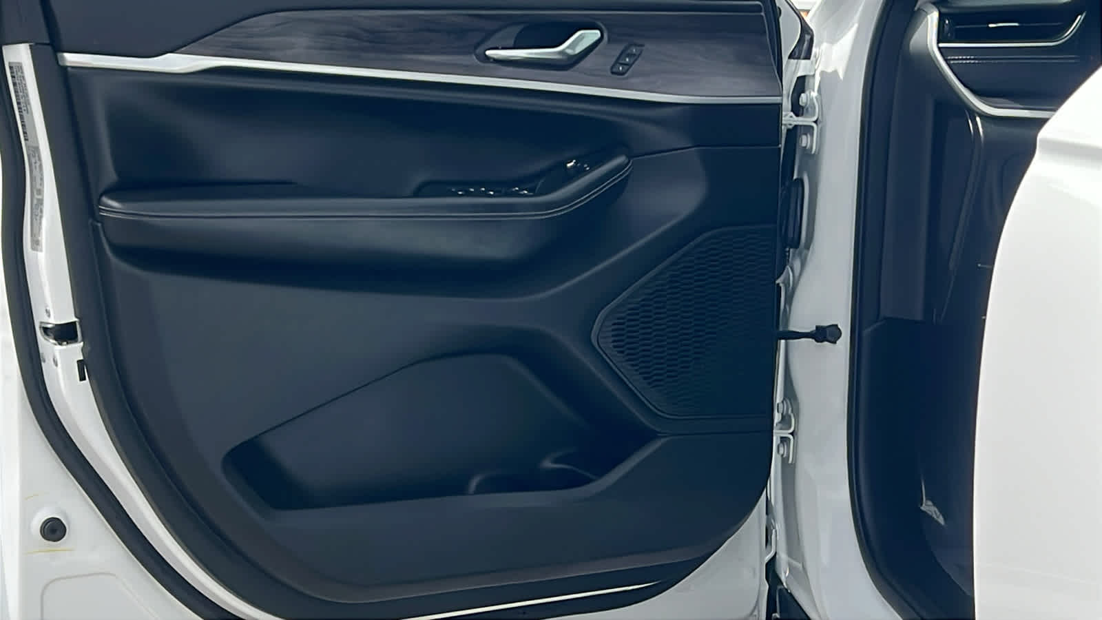 Thumbnail: 2023 Jeep Grand Cherokee - 23