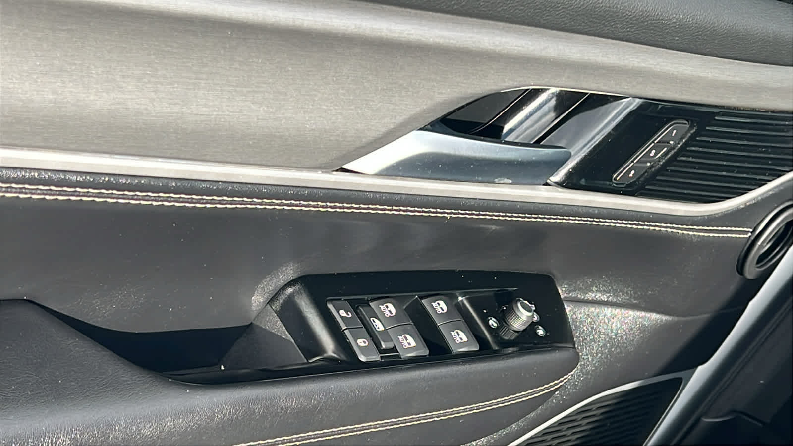 Thumbnail: 2025 Jeep Wagoneer - 22