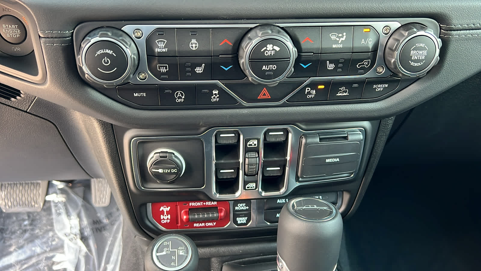 Thumbnail: 2025 Jeep Gladiator - 14