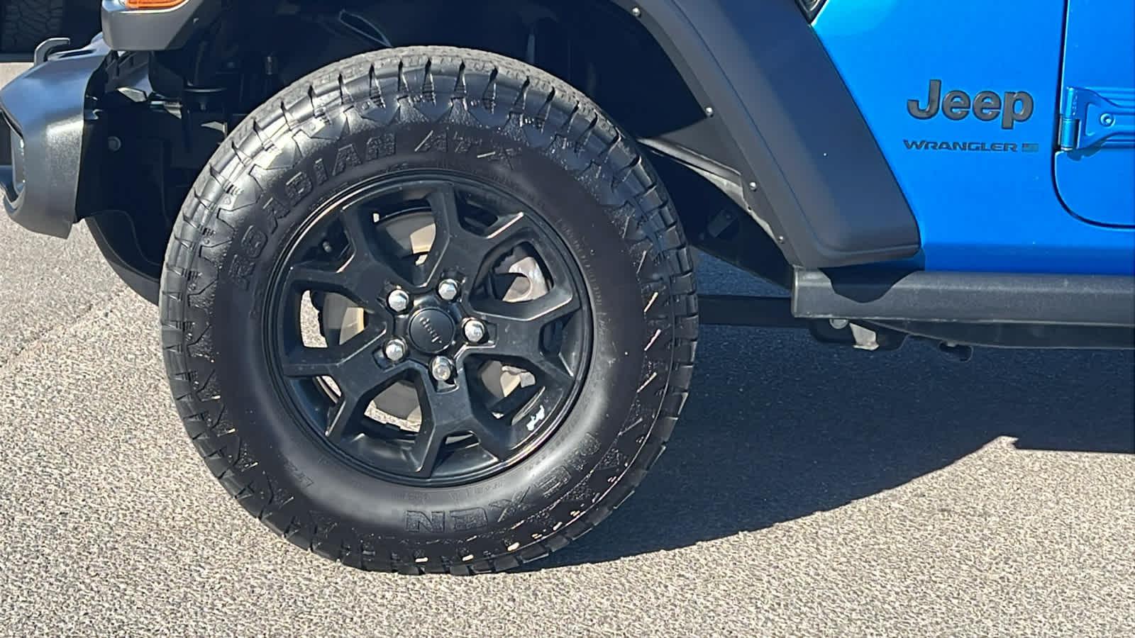 Thumbnail: 2023 Jeep Wrangler - 9