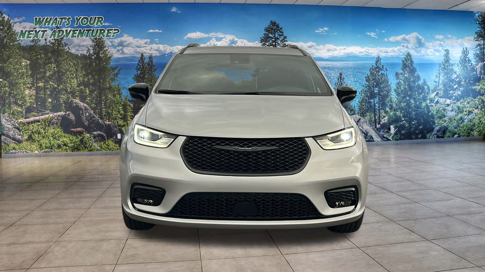 2026 Chrysler Pacifica photo 2