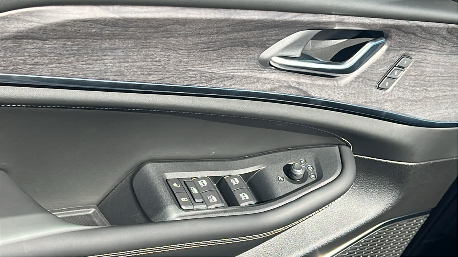 Thumbnail: 2025 Jeep Grand Cherokee L - 22