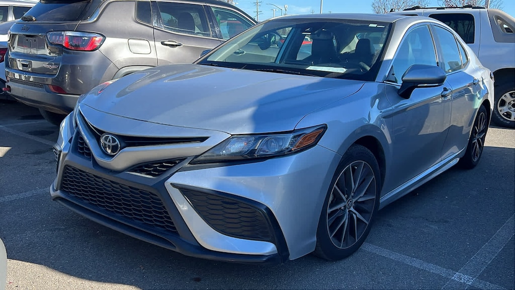 Used 2021 Toyota Camry SE Sedan