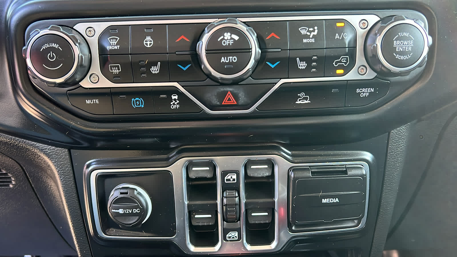 Thumbnail: 2021 Jeep Wrangler - 14