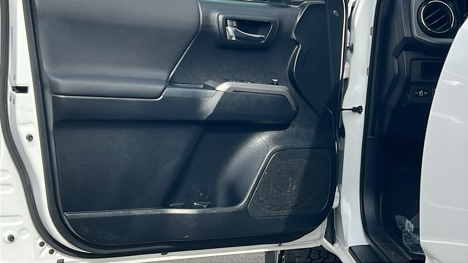 Thumbnail: 2018 Toyota Tacoma - 23