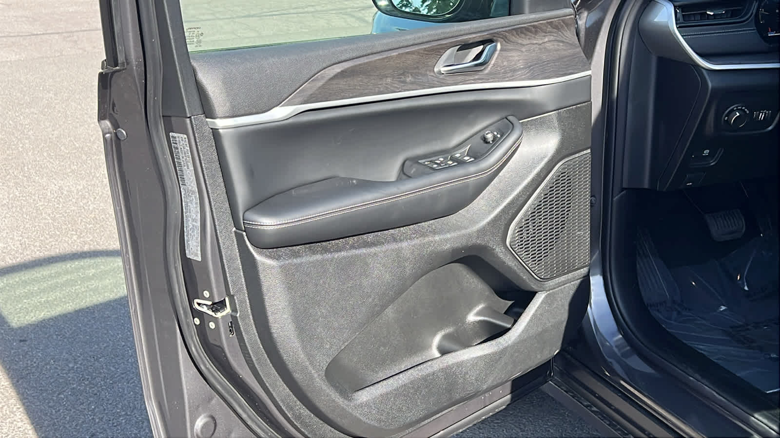 Thumbnail: 2026 Jeep Grand Cherokee - 23