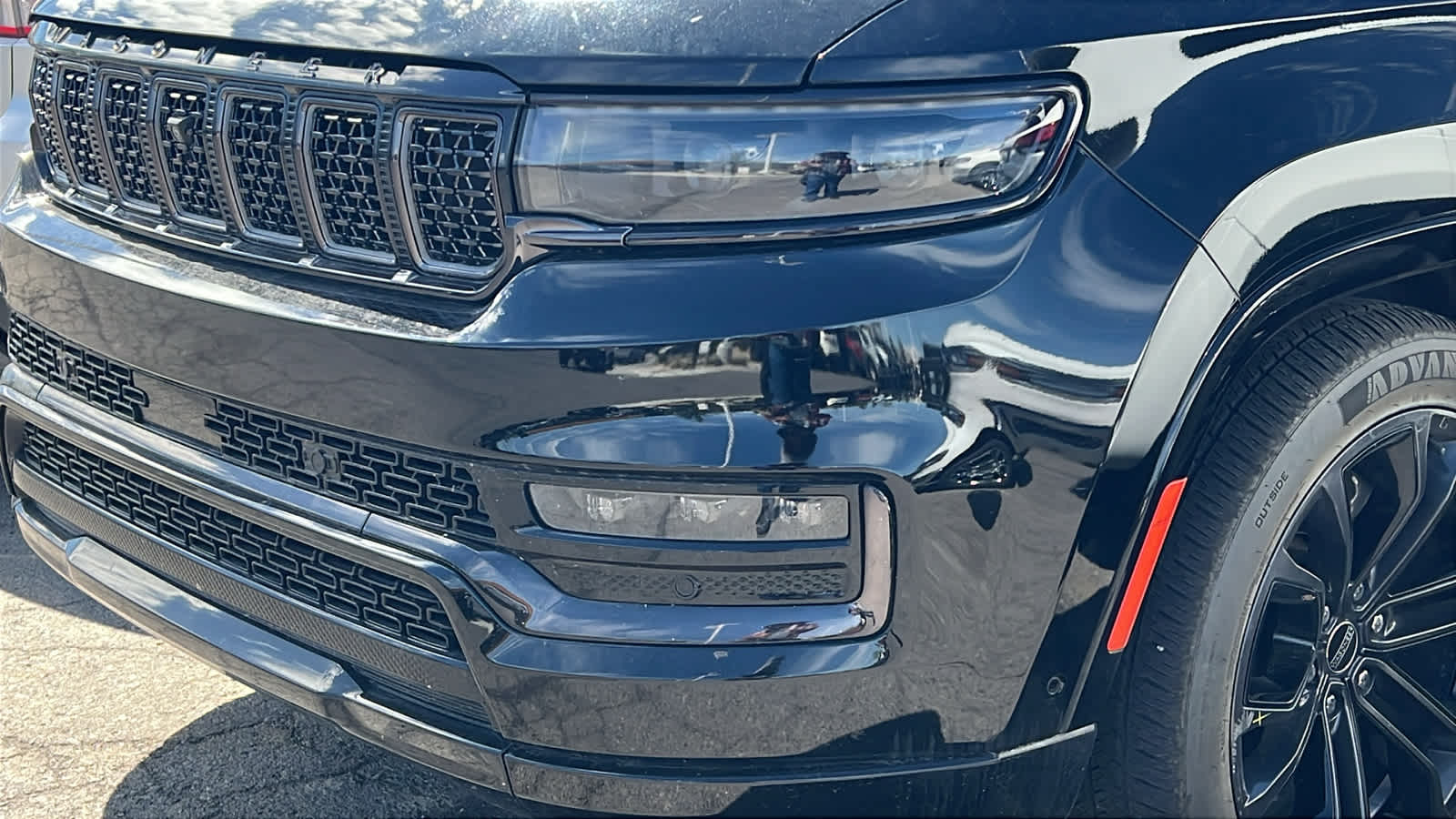 Thumbnail: 2024 Jeep Grand Wagoneer - 8