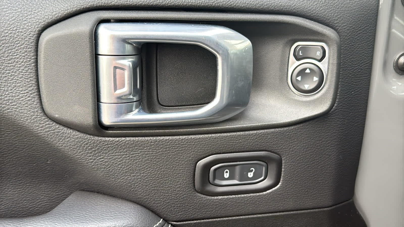 Thumbnail: 2021 Jeep Wrangler - 22