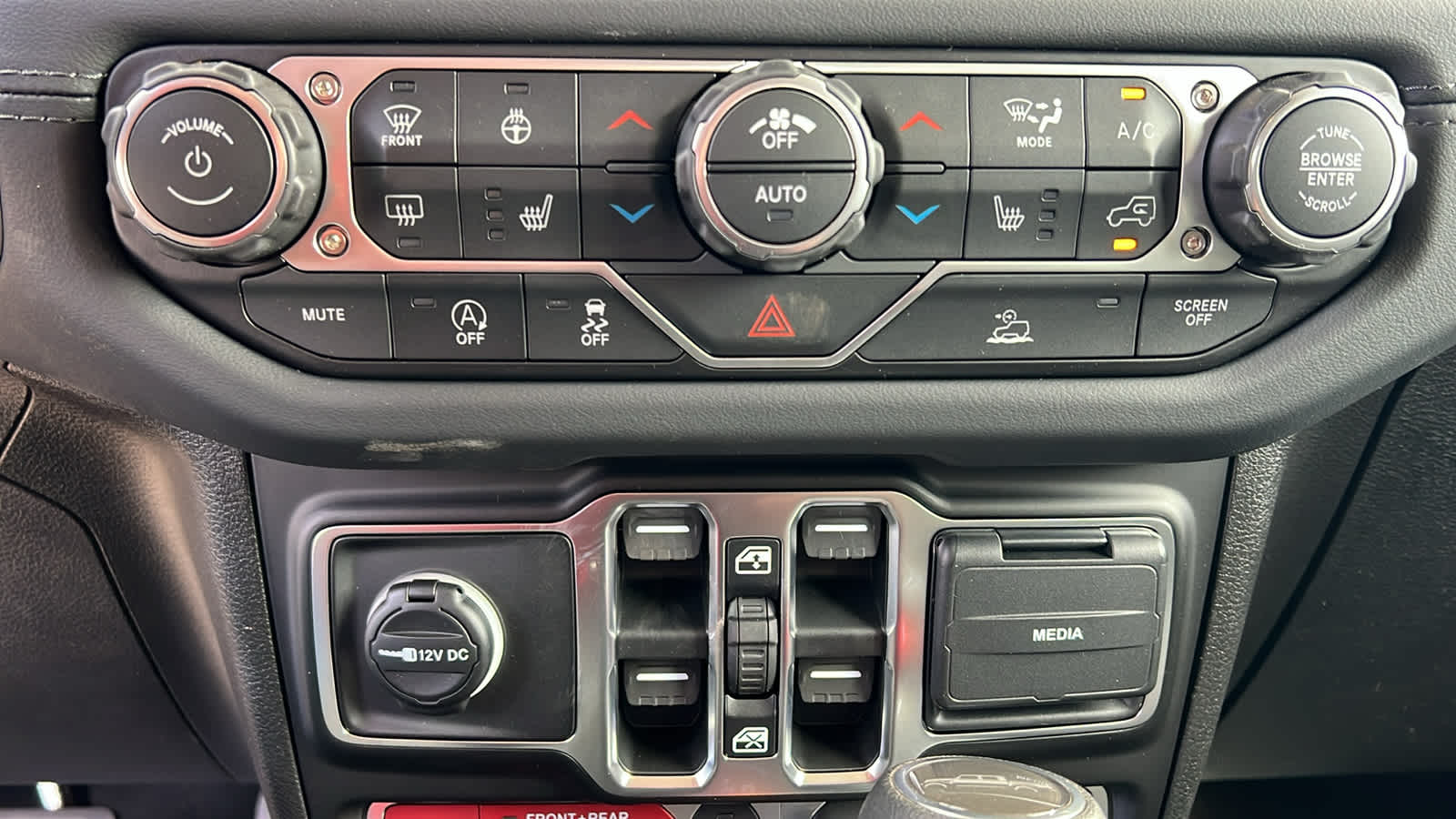 Thumbnail: 2026 Jeep Gladiator - 14