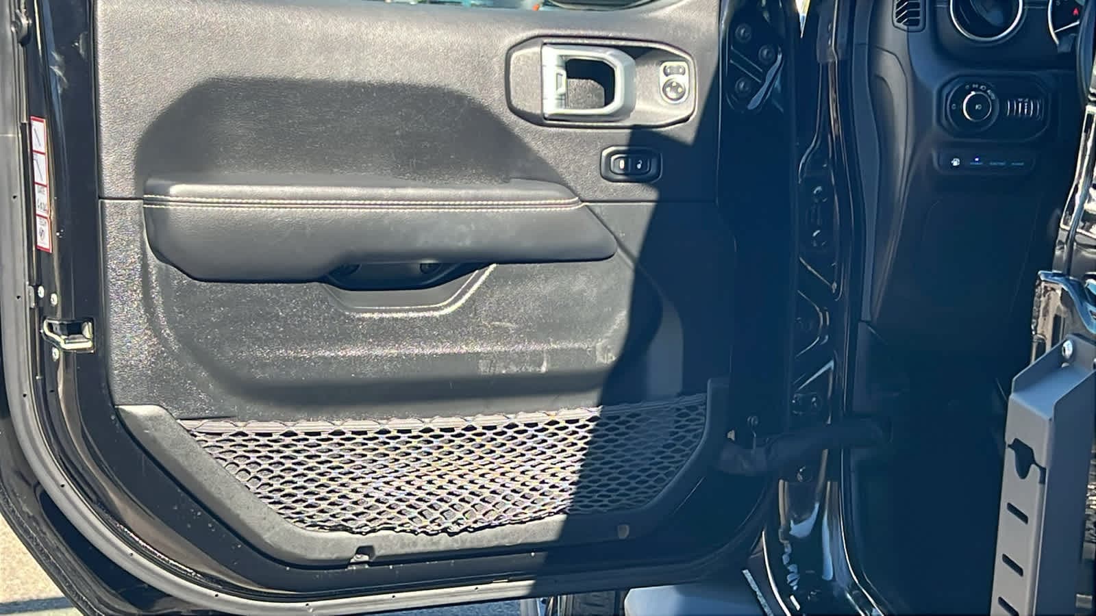 Thumbnail: 2022 Jeep Wrangler - 23