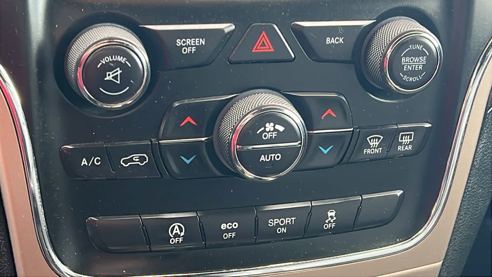 Thumbnail: 2016 Jeep Grand Cherokee - 14