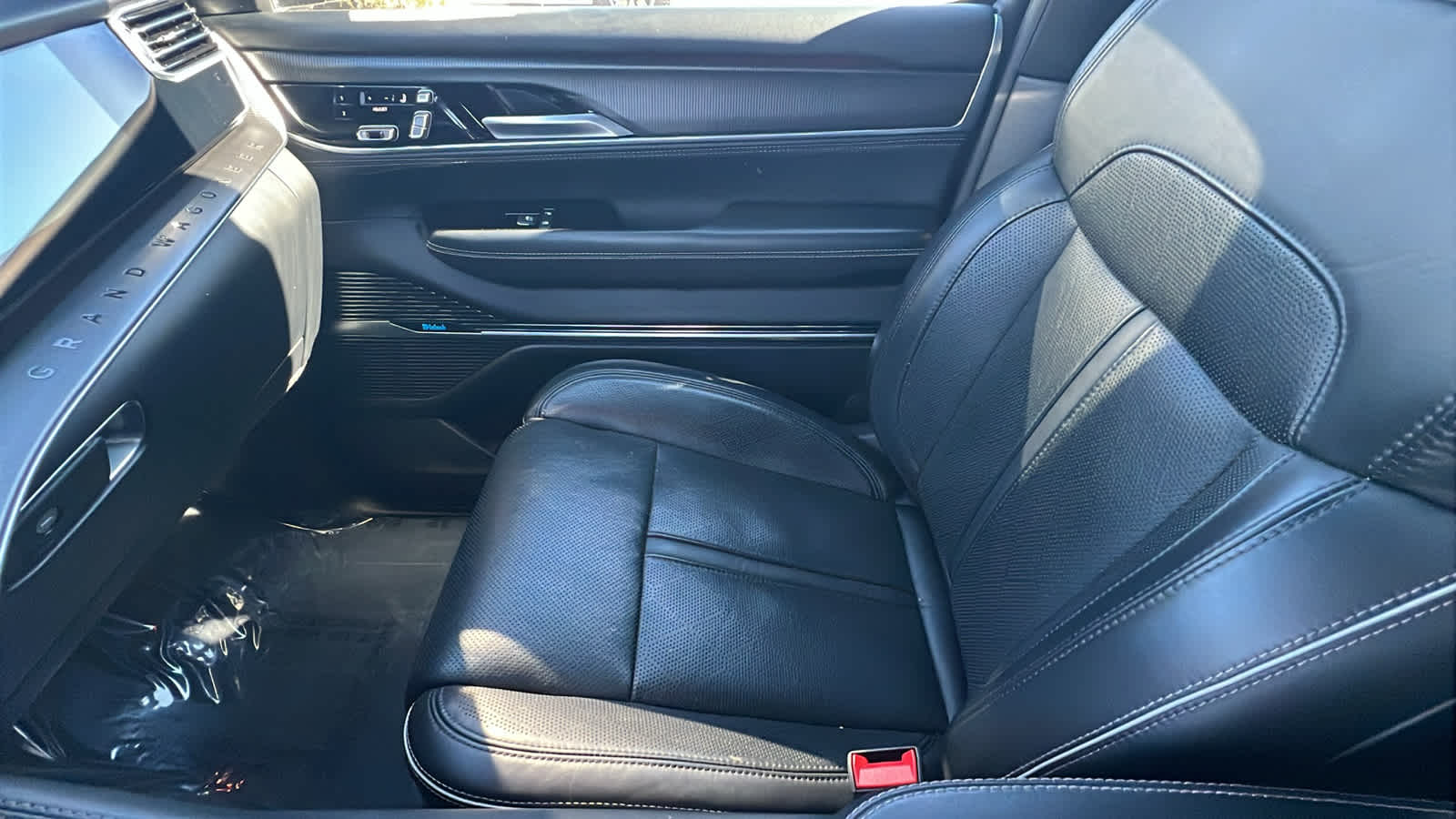 Thumbnail: 2024 Jeep Grand Wagoneer L - 12