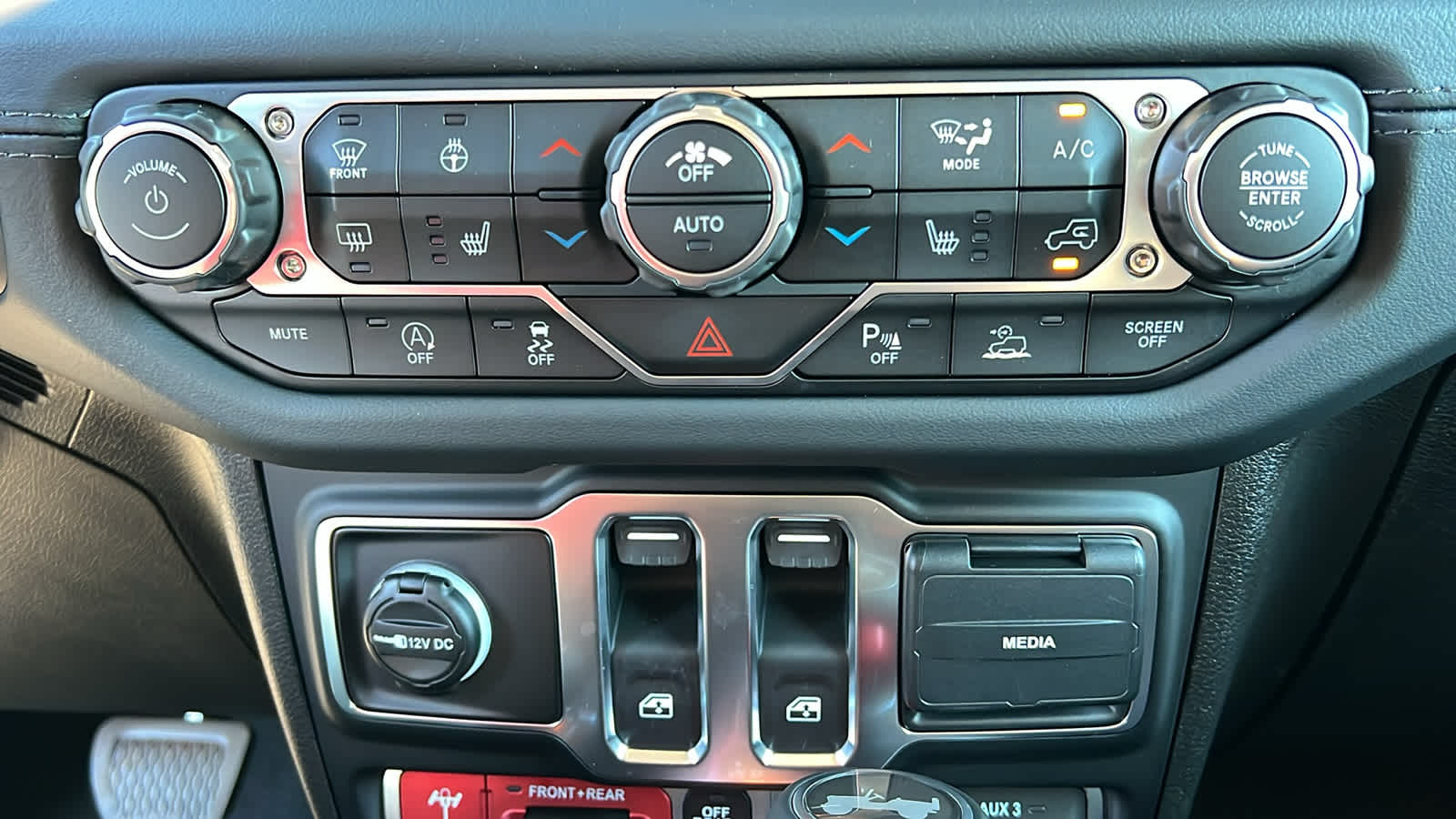 Thumbnail: 2026 Jeep Wrangler - 14