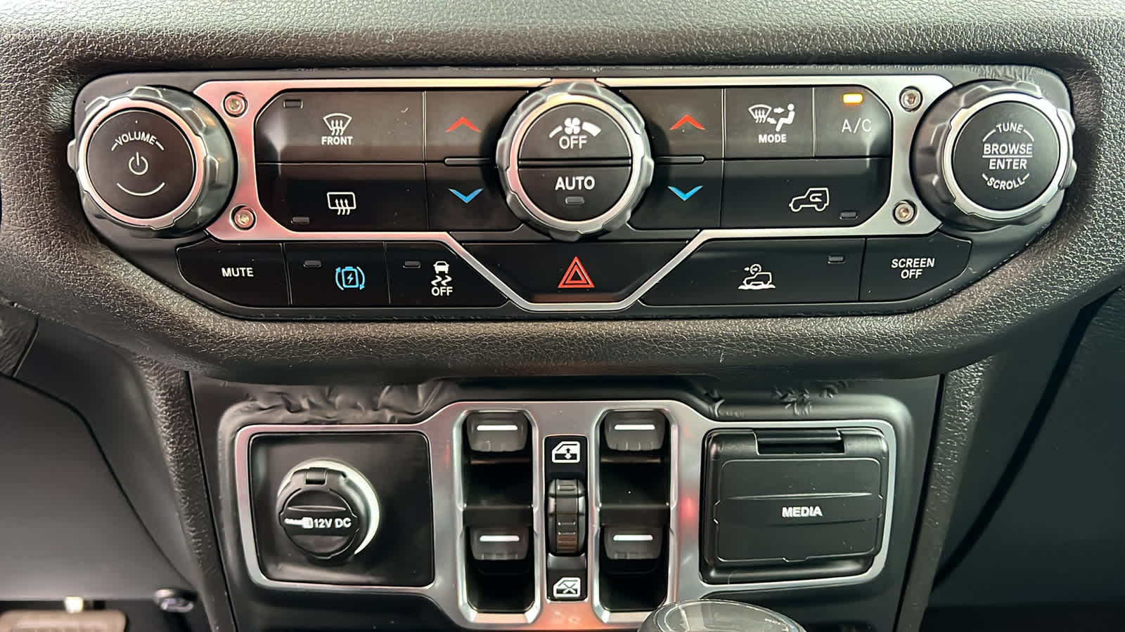 Thumbnail: 2024 Jeep Wrangler - 14