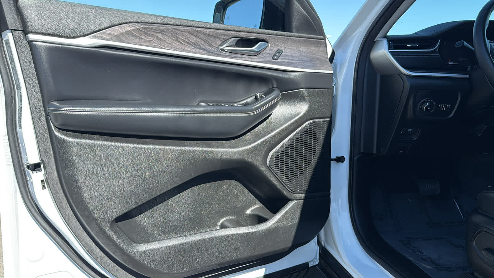 2023 Jeep Grand Cherokee Limited Edition 23