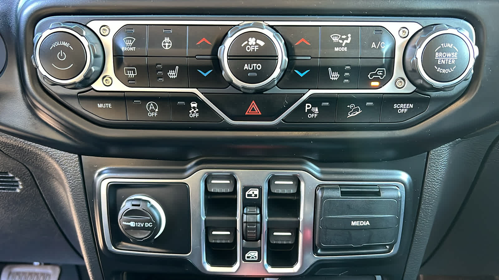 Thumbnail: 2021 Jeep Wrangler - 14