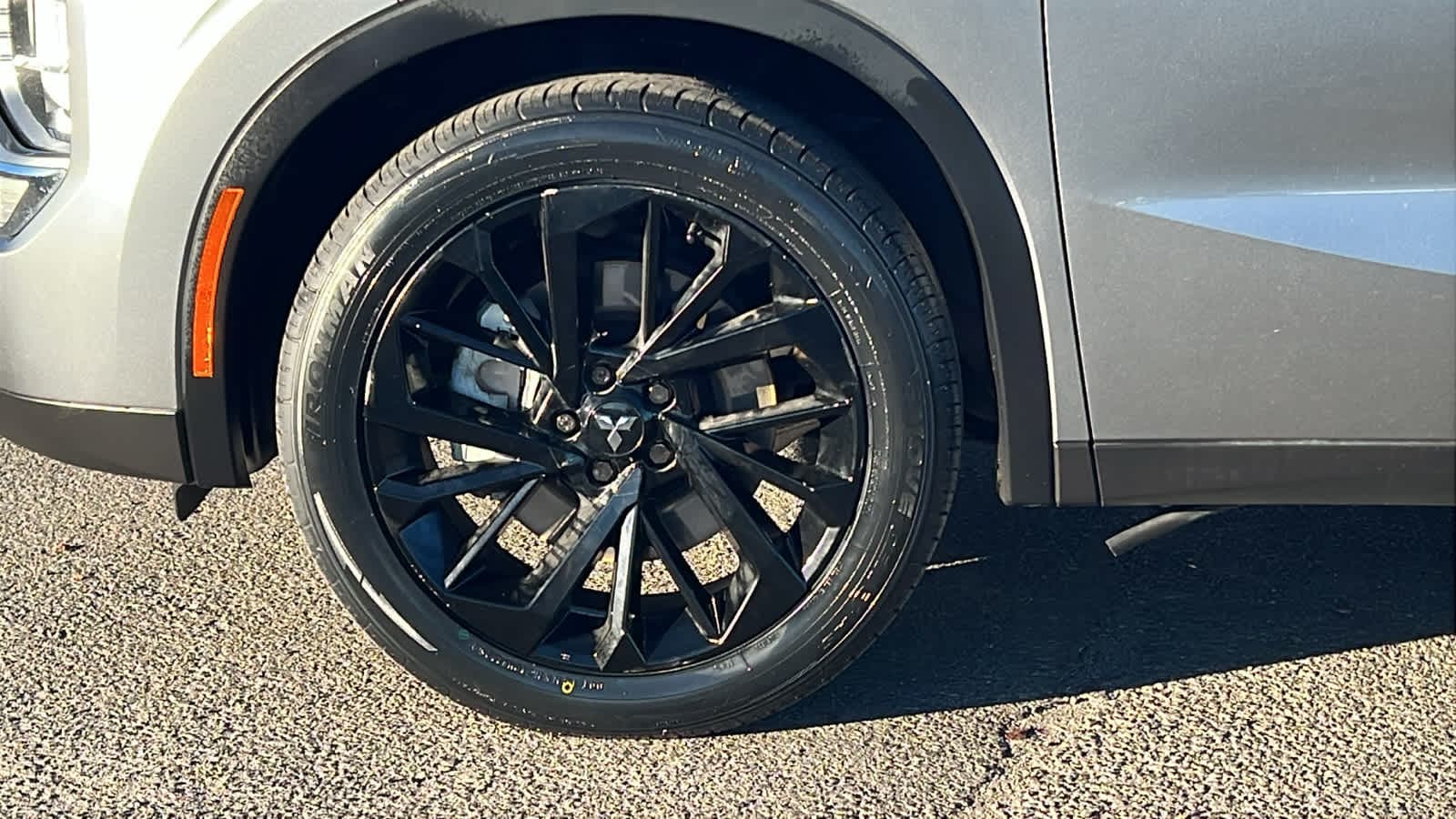 Thumbnail: 2022 Mitsubishi Outlander - 9