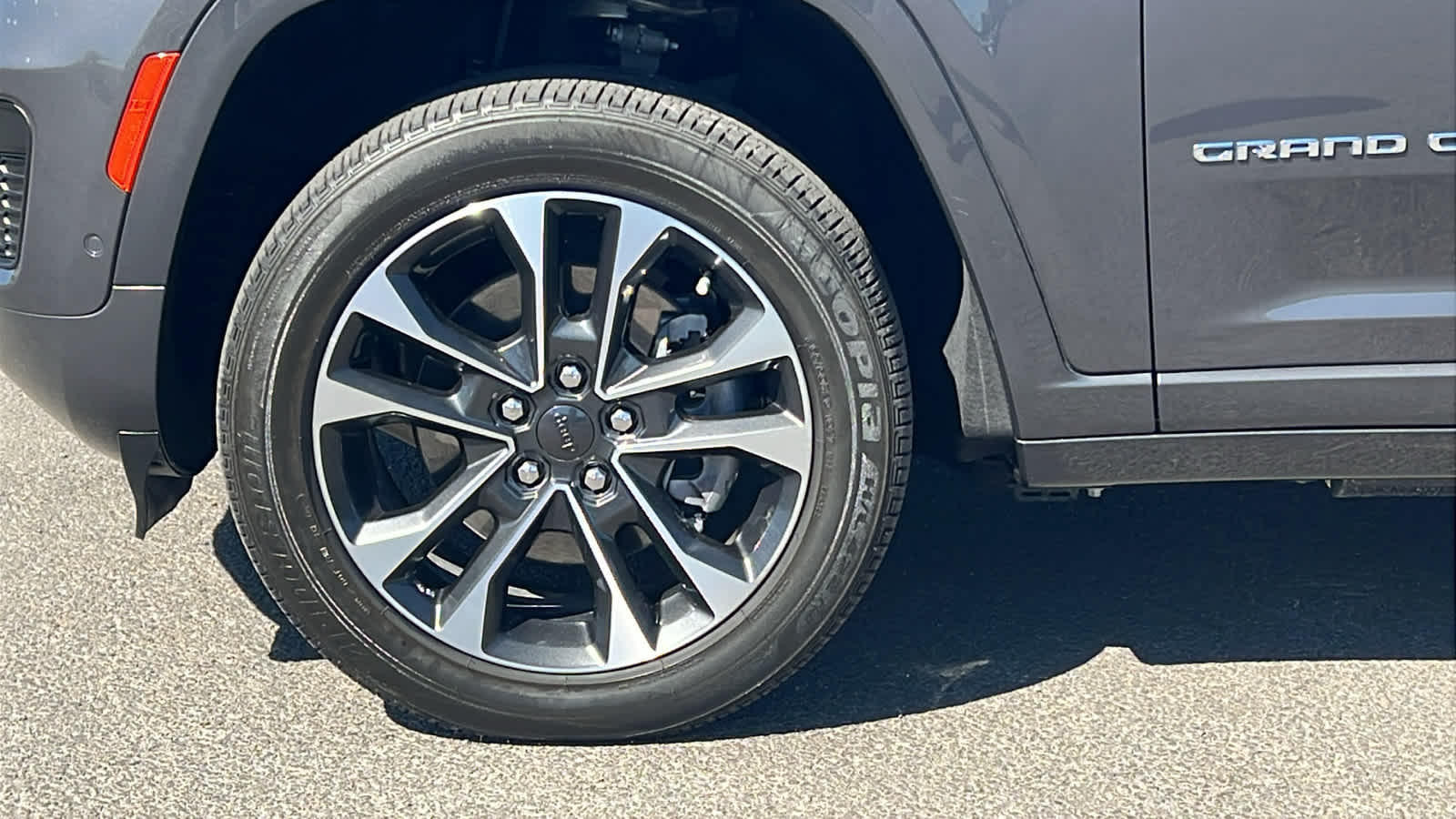 Thumbnail: 2023 Jeep Grand Cherokee - 9