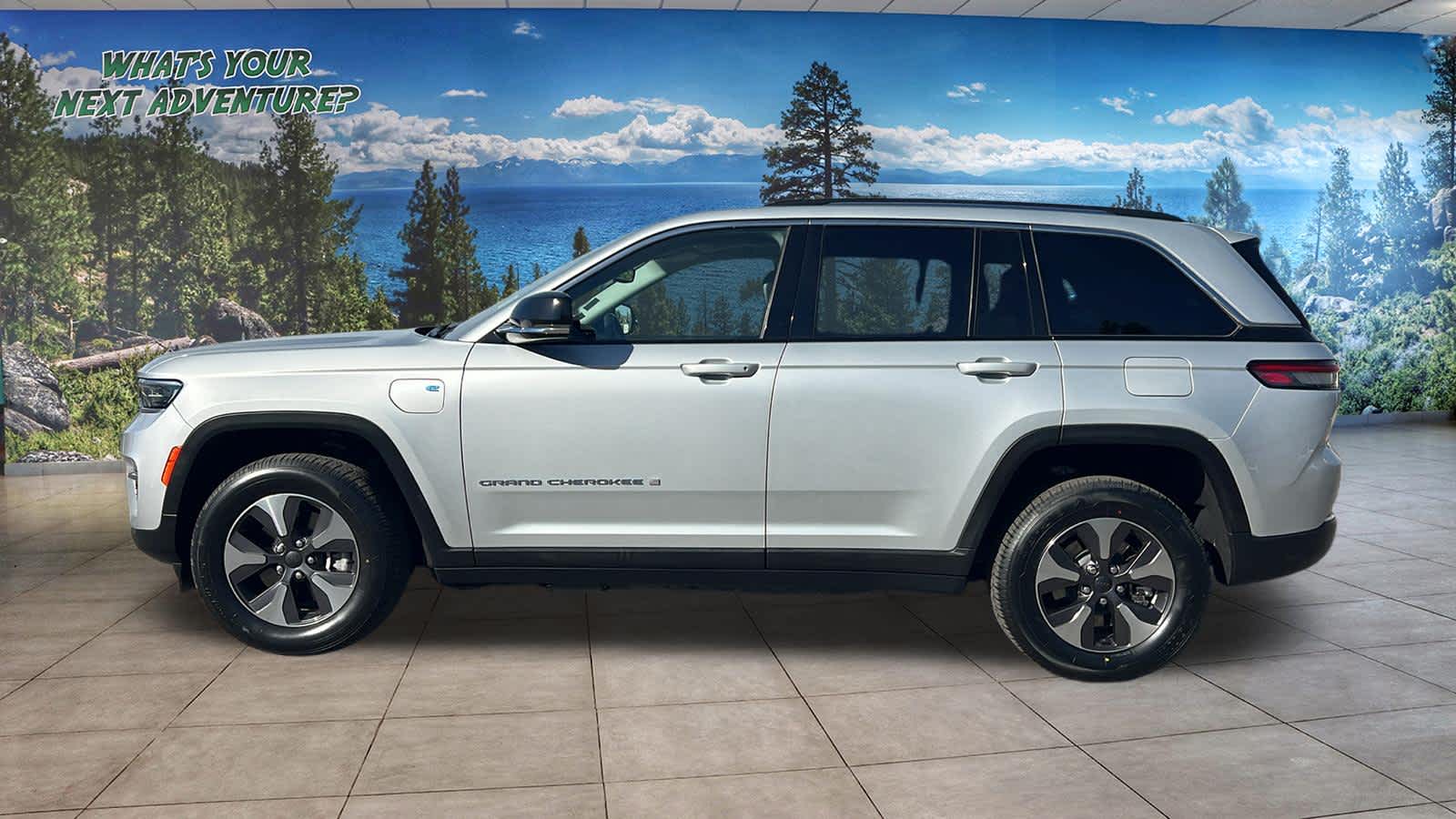 Thumbnail: 2022 Jeep Grand Cherokee - 8