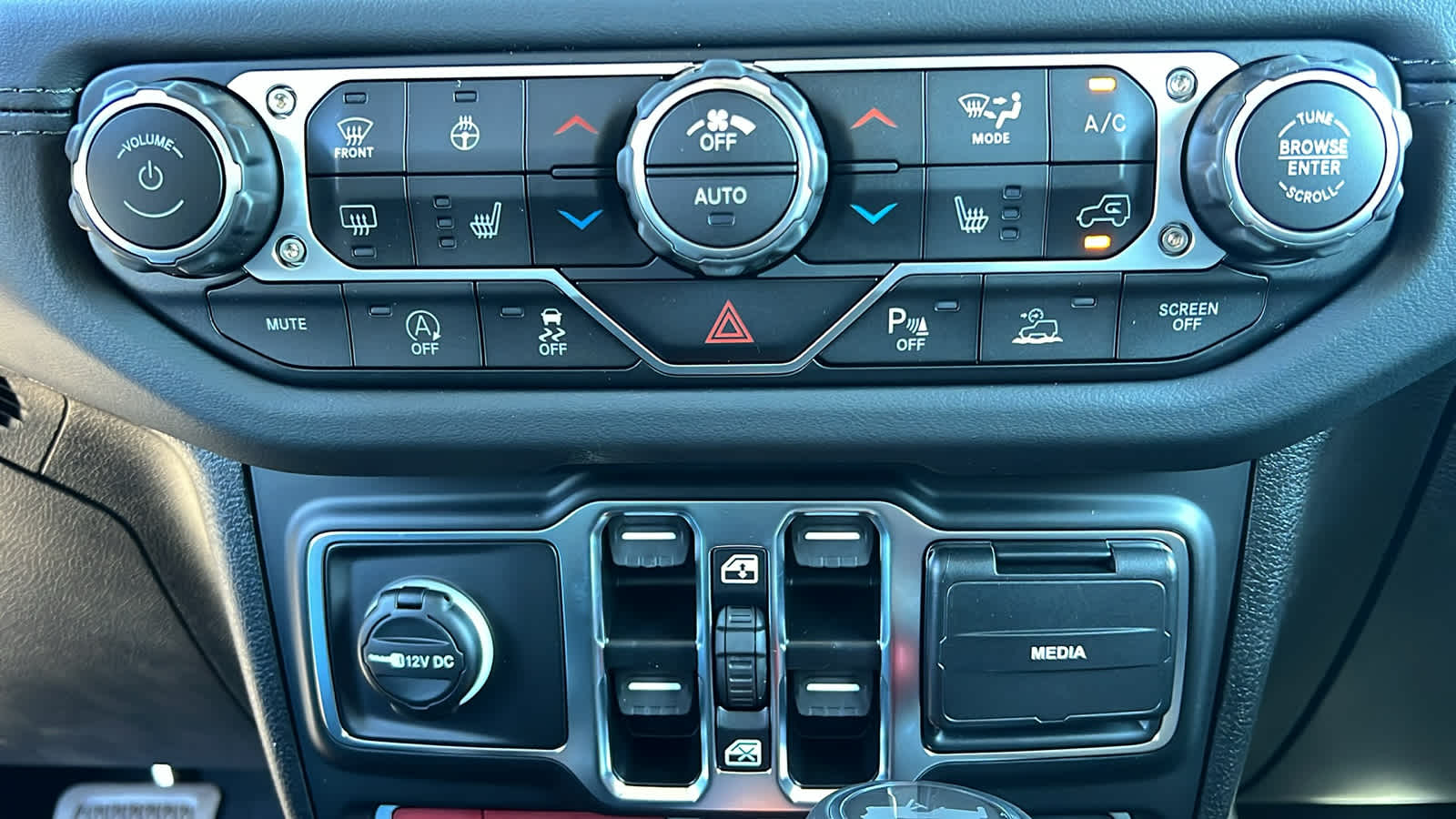 Thumbnail: 2026 Jeep Wrangler - 14