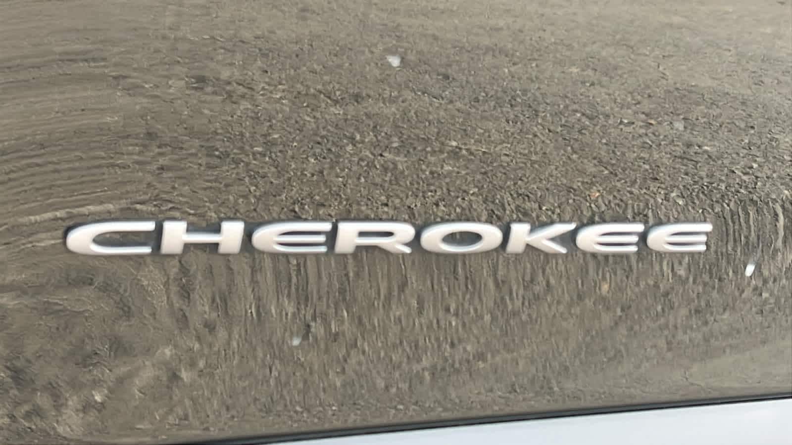 Thumbnail: 2022 Jeep Cherokee - 28