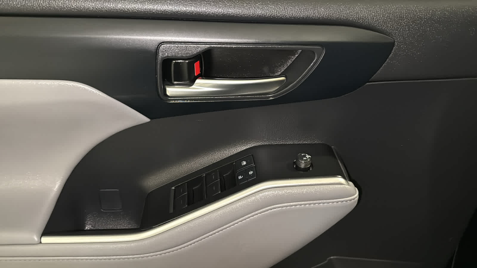 Thumbnail: 2021 Toyota Highlander - 22