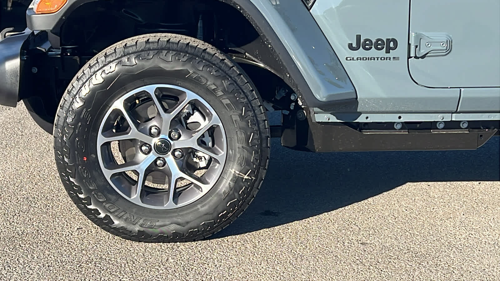 Thumbnail: 2026 Jeep Gladiator - 9