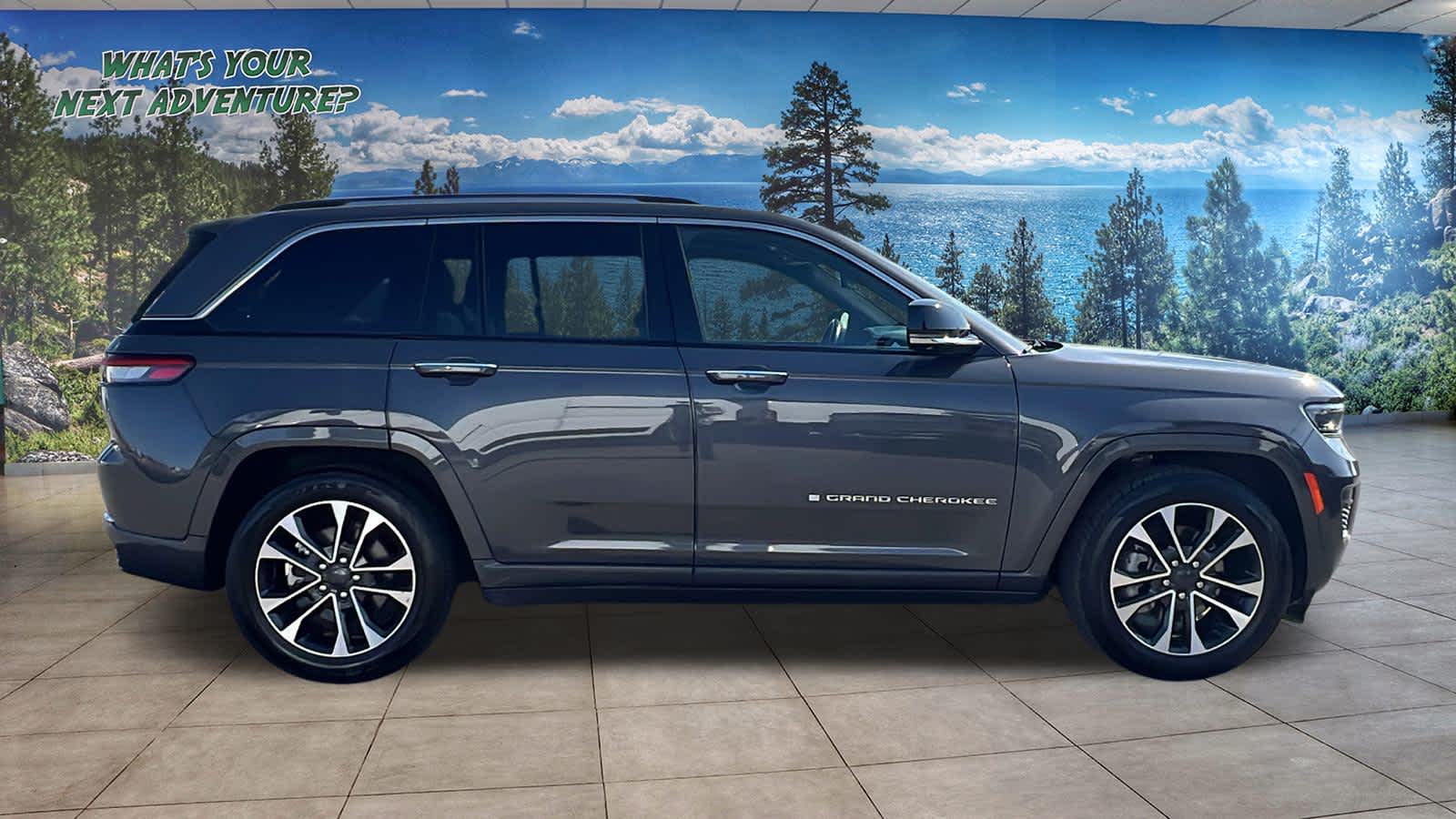 2022 Jeep Grand Cherokee Overland 4