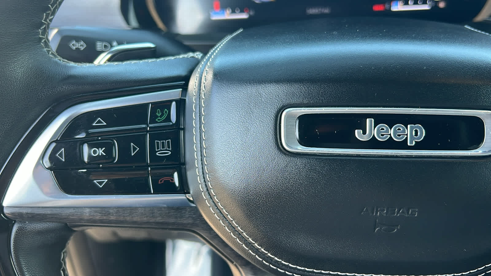 2022 Jeep Grand Cherokee Overland 19