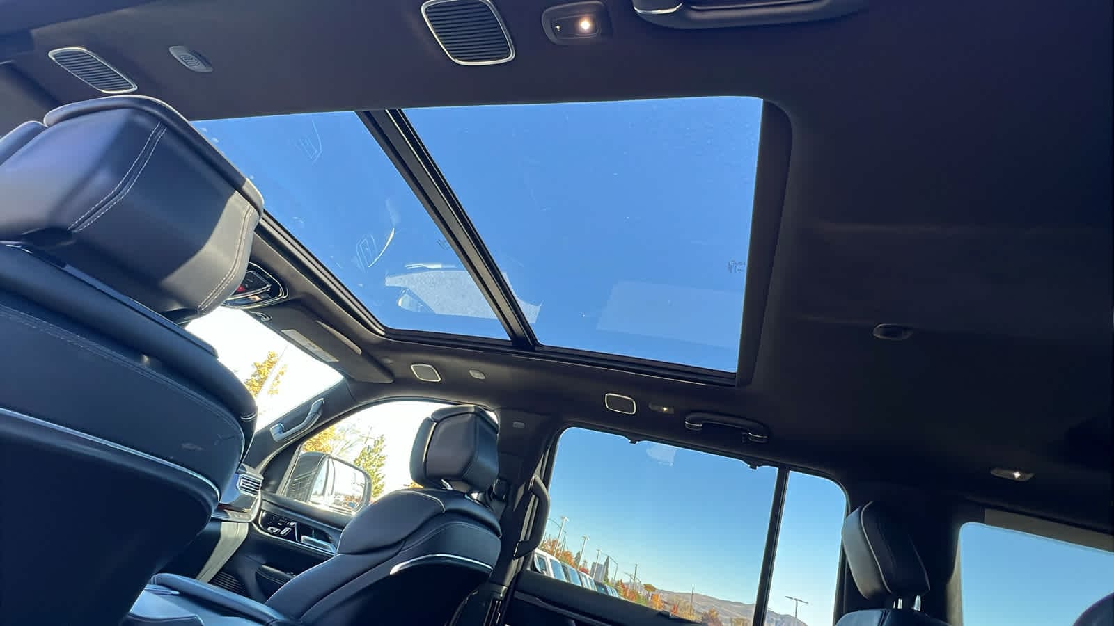 Thumbnail: 2024 Jeep Grand Wagoneer L - 33