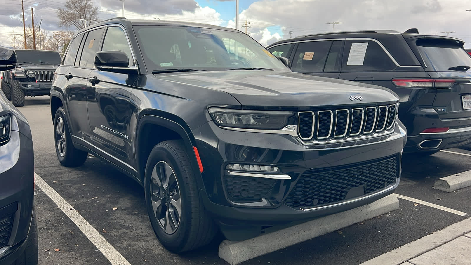 Thumbnail: 2022 Jeep Grand Cherokee - 3