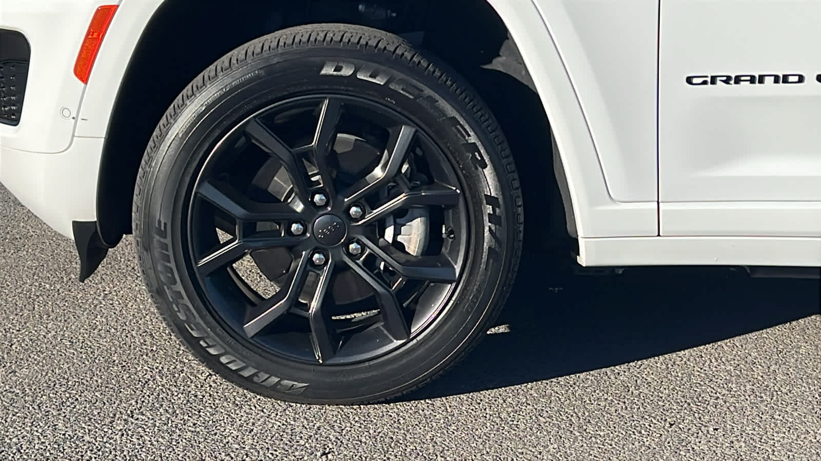 Thumbnail: 2023 Jeep Grand Cherokee - 9