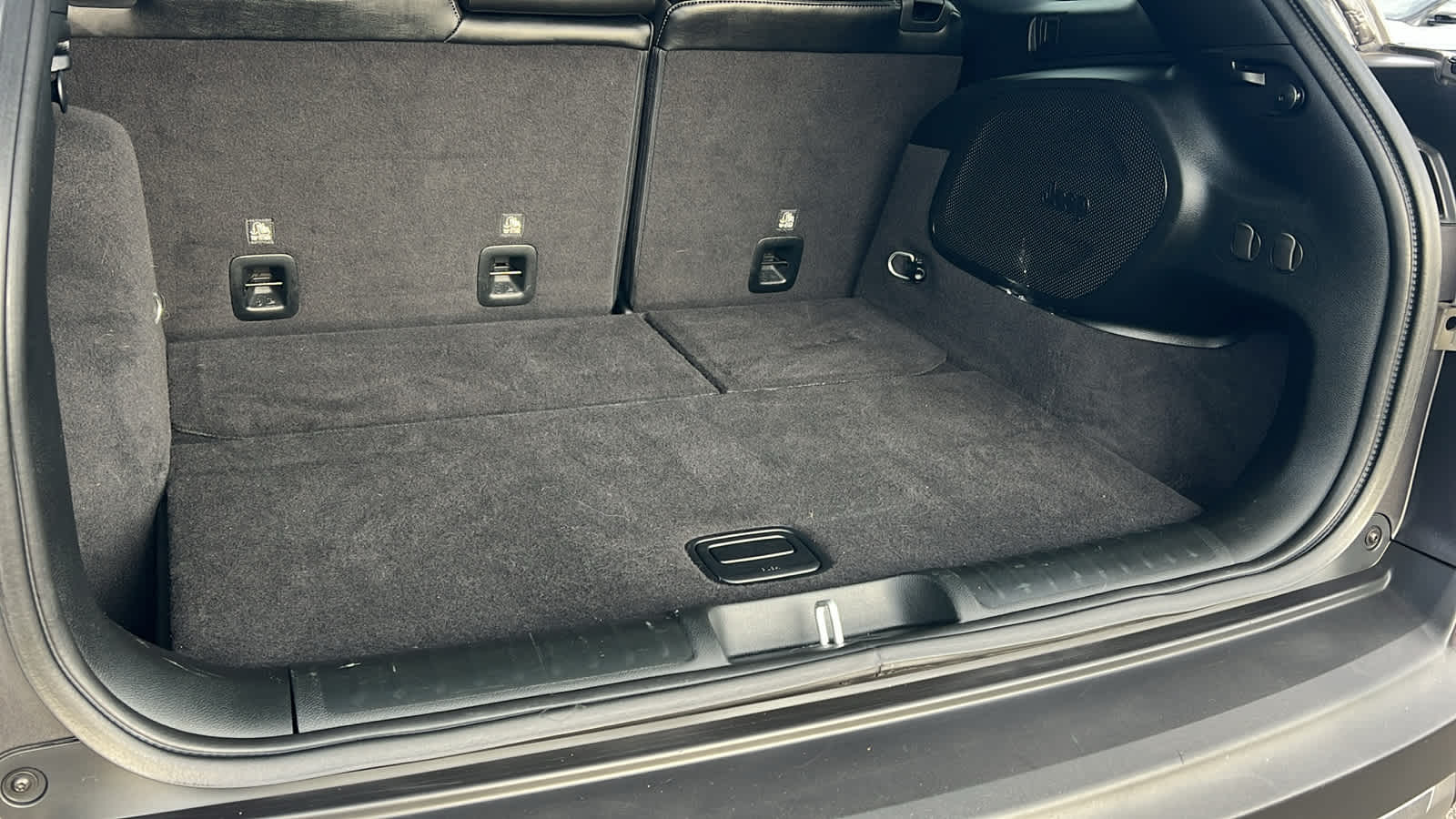 Thumbnail: 2022 Jeep Cherokee - 27