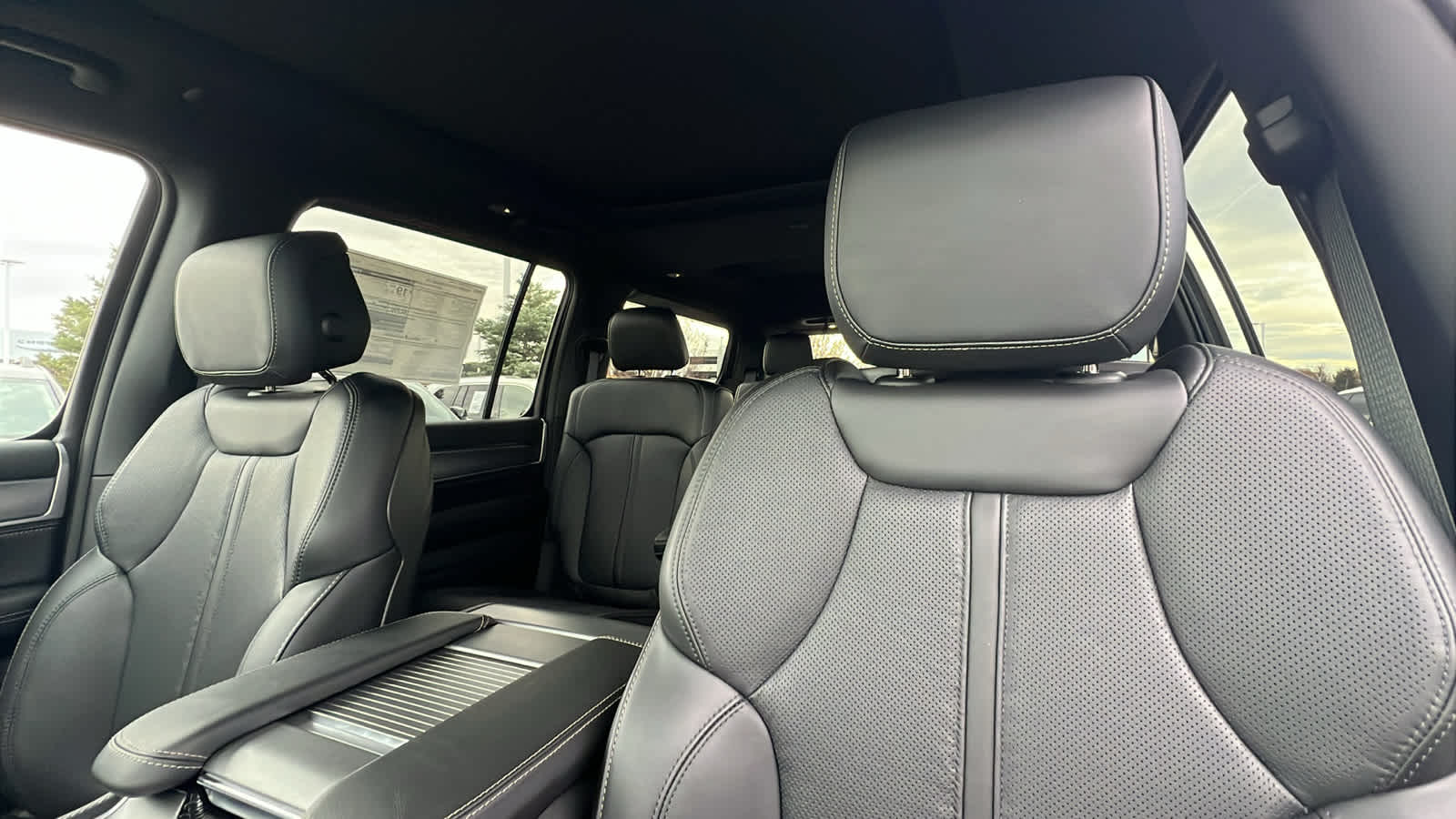 Thumbnail: 2025 Jeep Wagoneer - 11