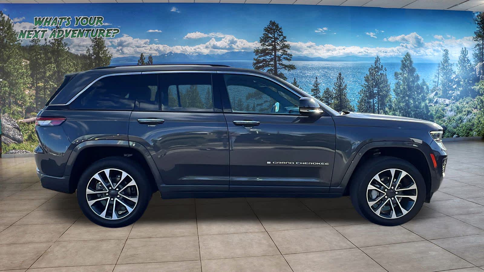 2022 Jeep Grand Cherokee Overland 4