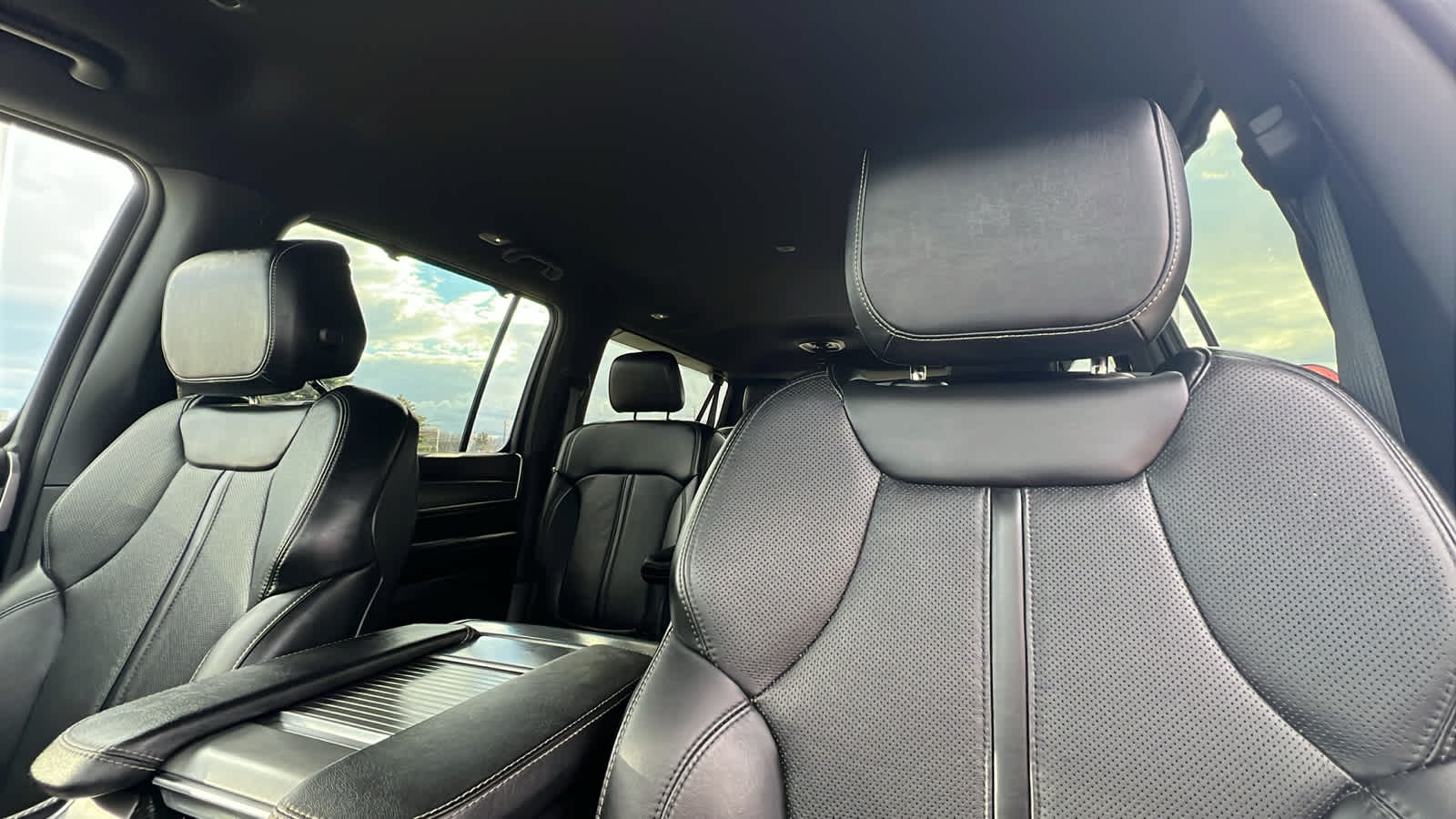 Thumbnail: 2025 Jeep Wagoneer - 11