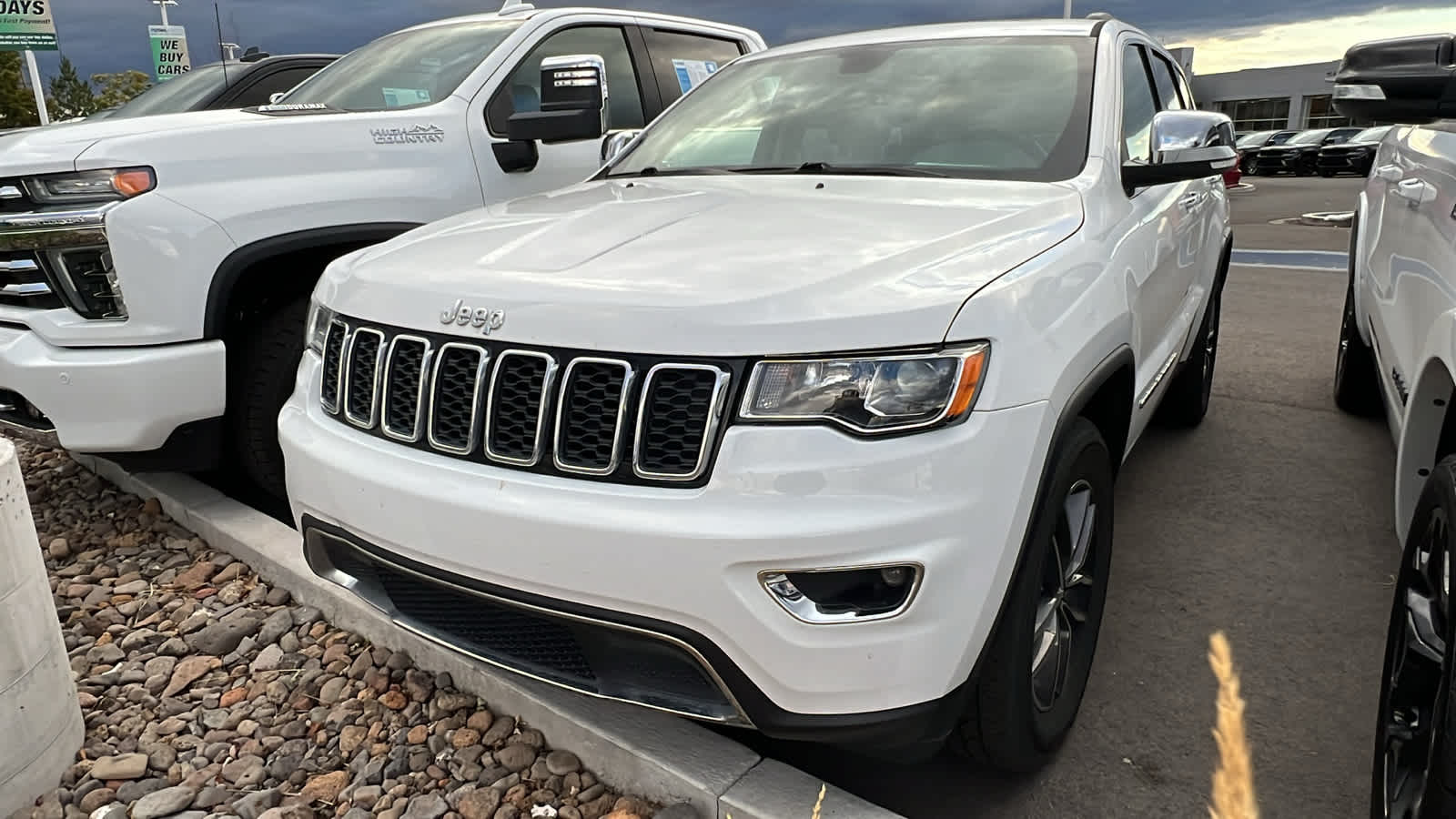 2017 Jeep Grand Cherokee Limited Edition Hero Image