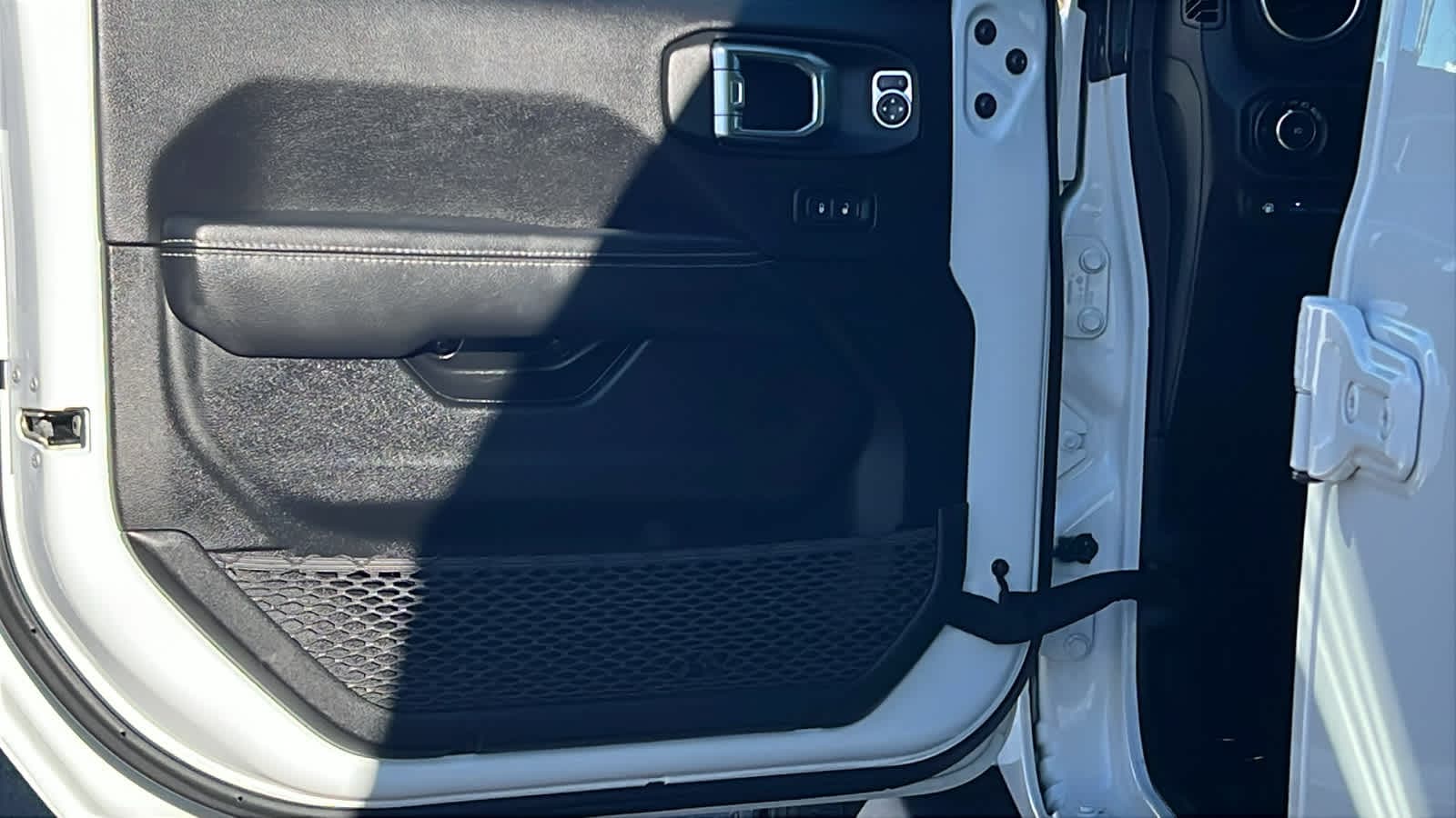 Thumbnail: 2023 Jeep Wrangler - 23