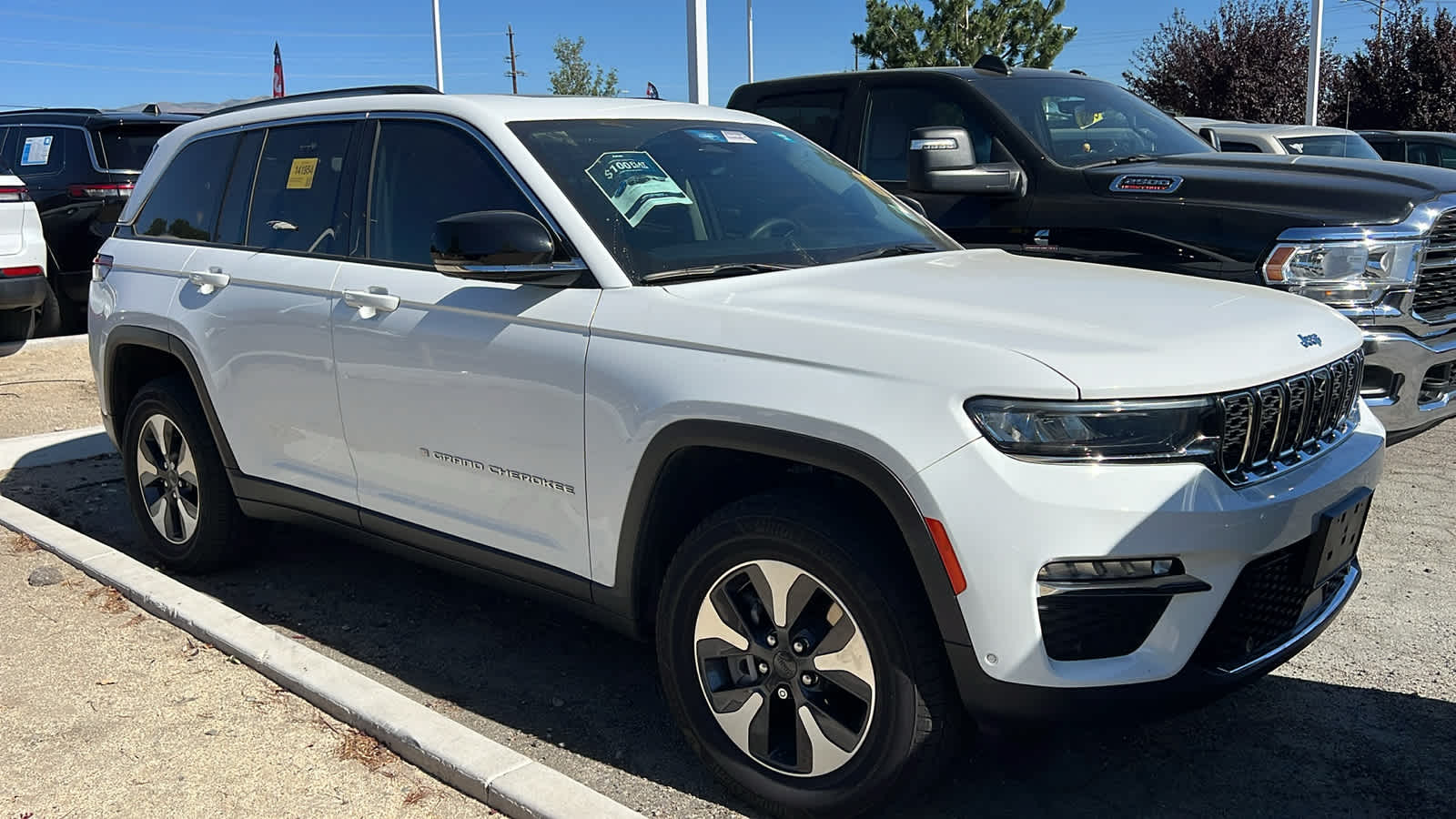 Thumbnail: 2023 Jeep Grand Cherokee - 10