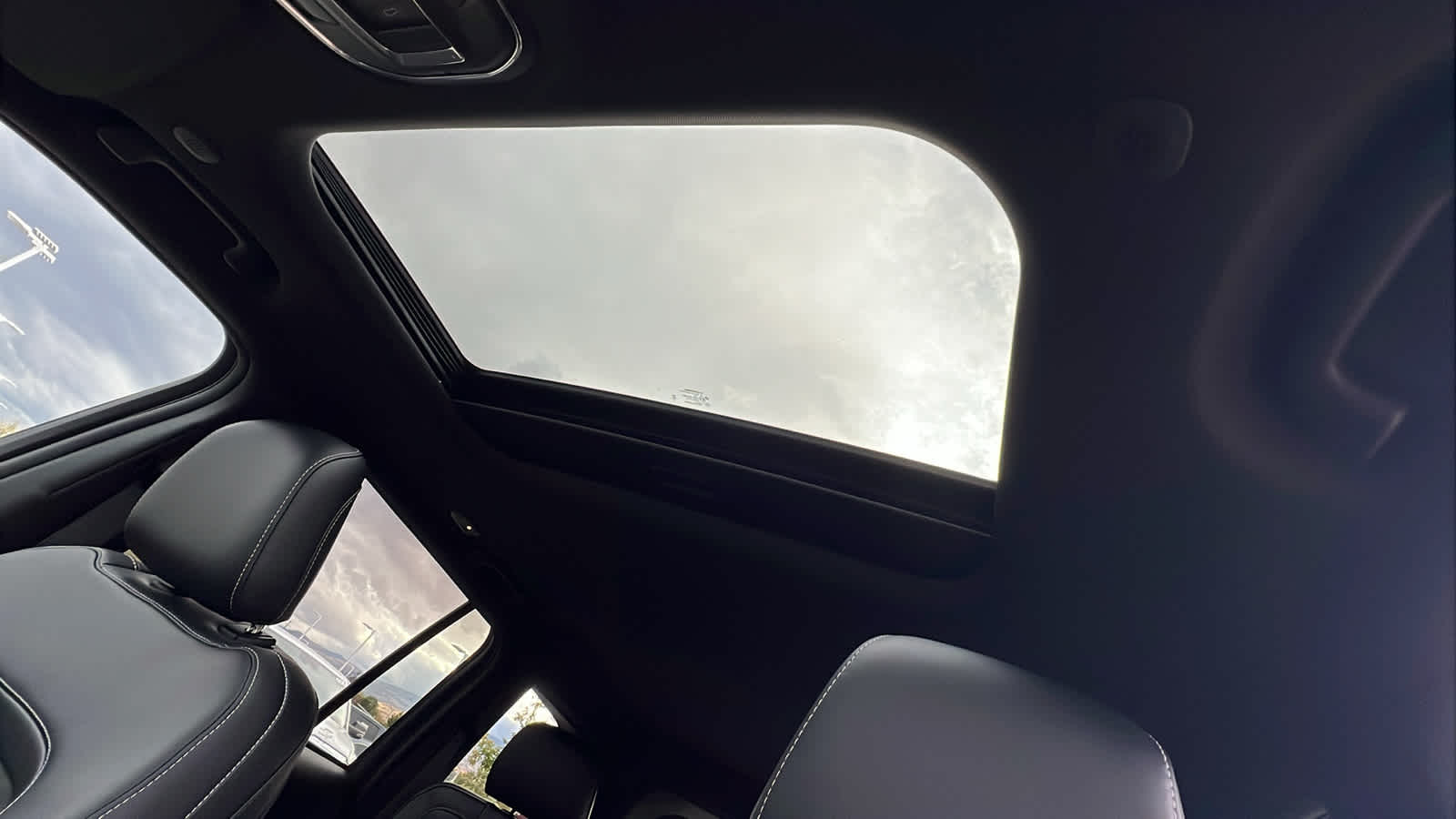 Thumbnail: 2025 Jeep Grand Cherokee - 31