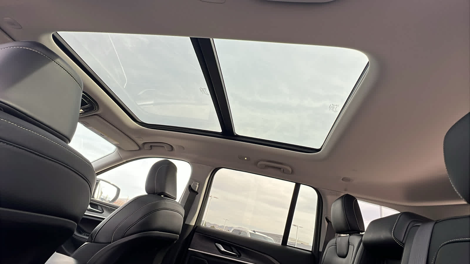 Thumbnail: 2022 Jeep Grand Cherokee - 31