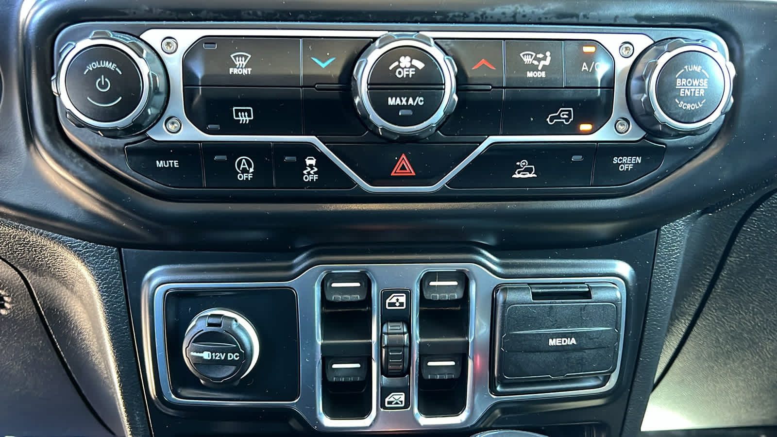 Thumbnail: 2022 Jeep Wrangler - 14