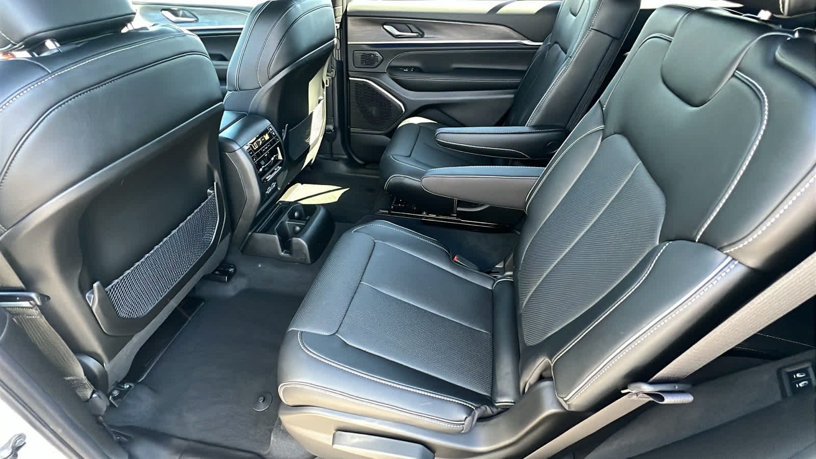 Thumbnail: 2025 Jeep Grand Cherokee L - 24