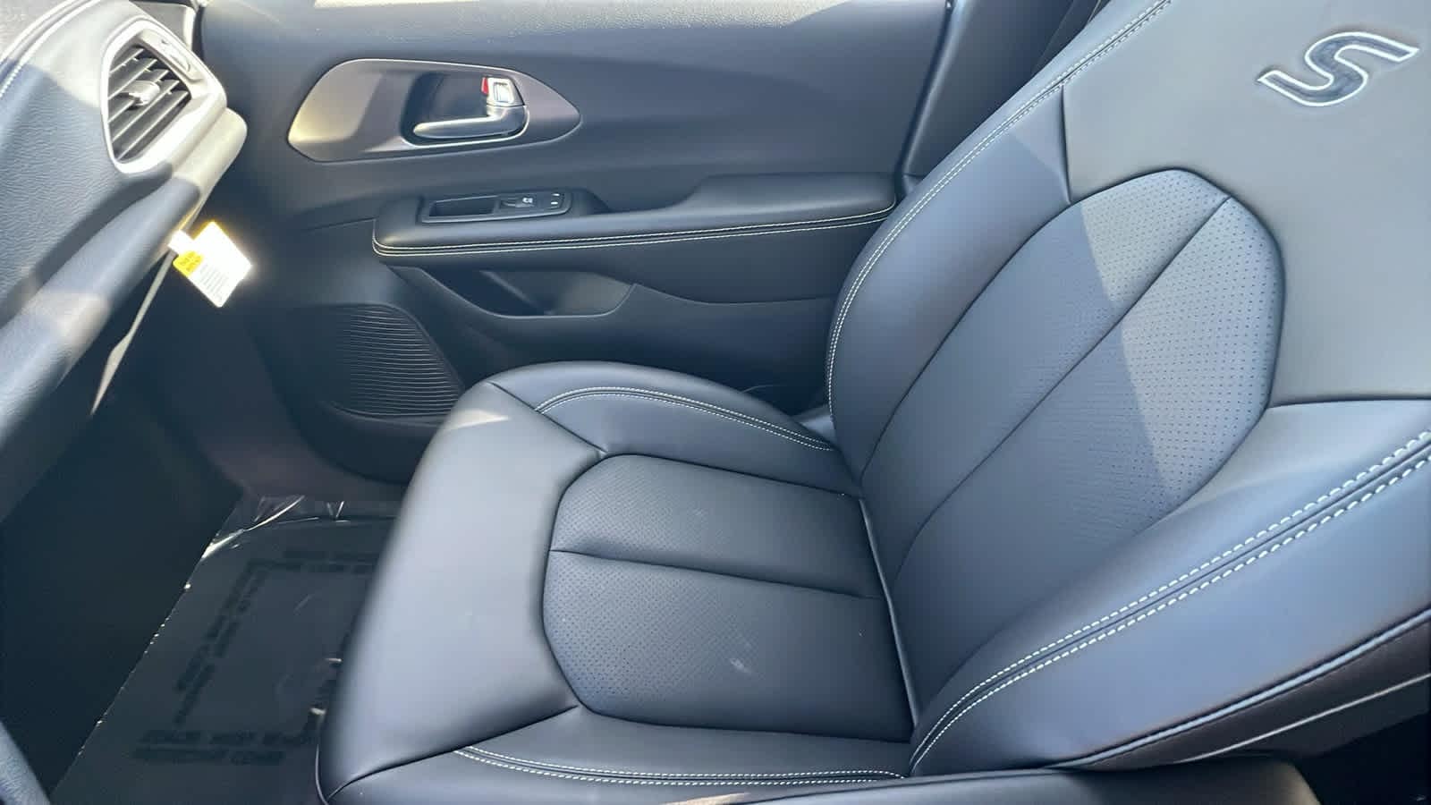 Thumbnail: 2026 Chrysler Pacifica - 12