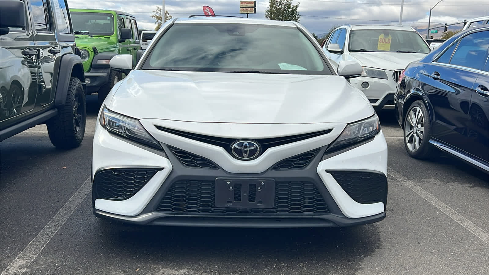 2023 Toyota Camry SE photo 2