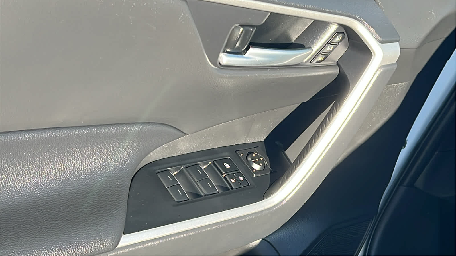 Thumbnail: 2024 Toyota RAV4 - 22