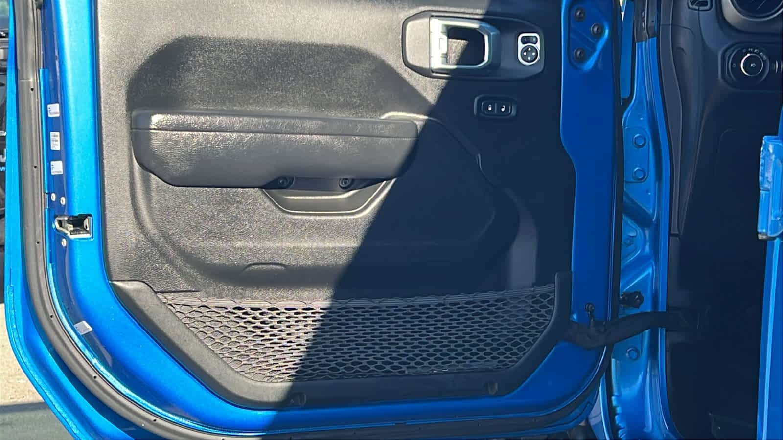 Thumbnail: 2022 Jeep Wrangler - 23