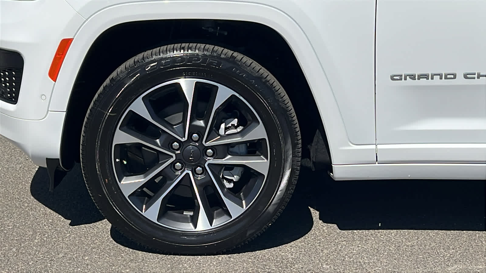 Thumbnail: 2025 Jeep Grand Cherokee L - 9