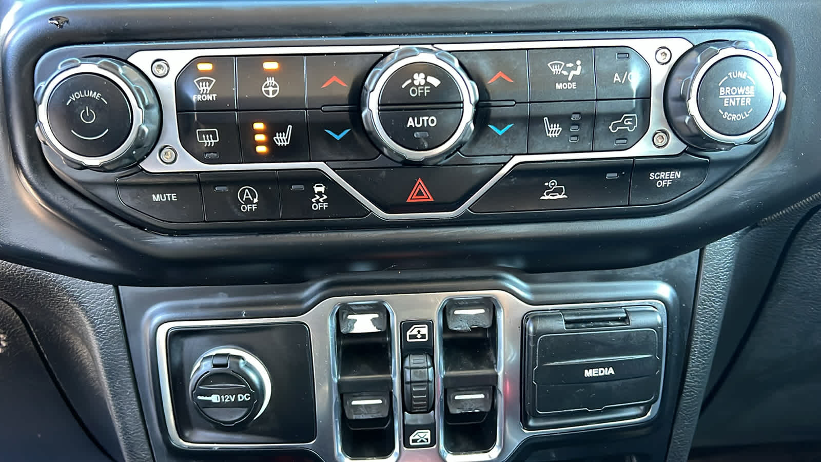 Thumbnail: 2021 Jeep Gladiator - 14